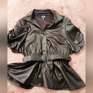 Scoop Women's fauxleather belted blouse